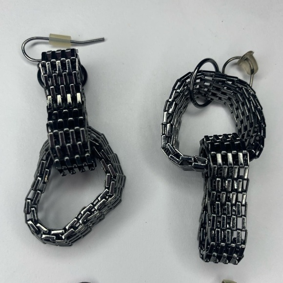 U) Bundle of 5 fashion earrings - Picture 9 of 10